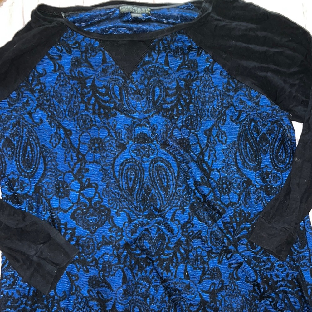 Super Cute Forever 21 size 1x top!